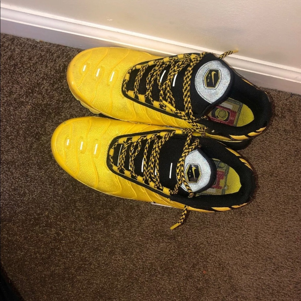 NIKE AIR MAX PLUS